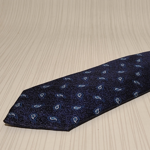 Blue Paisley 100% Silk Tie from Daniel Hechter - Picture 2 of 5